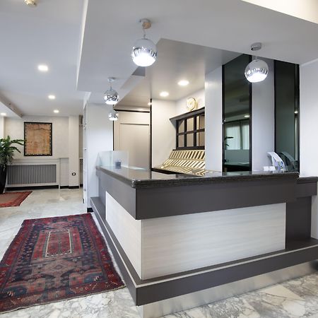 Hotel Esperia Ро Екстериор снимка