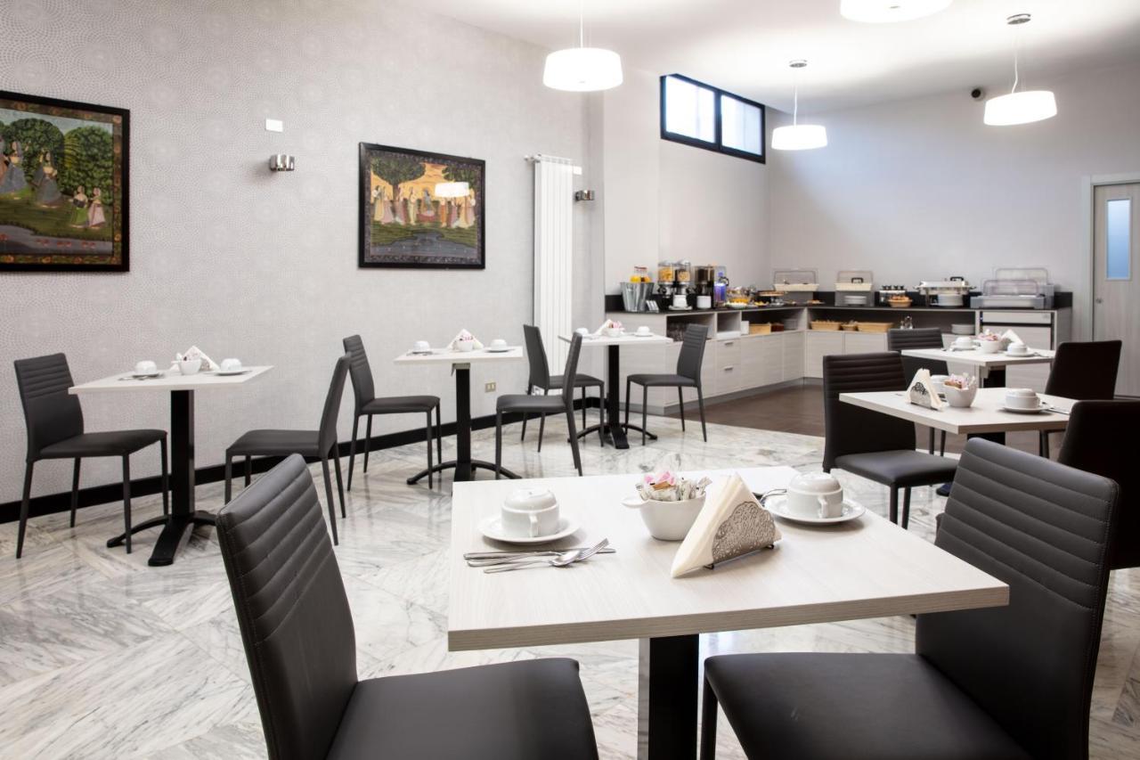 Hotel Esperia Ро Екстериор снимка