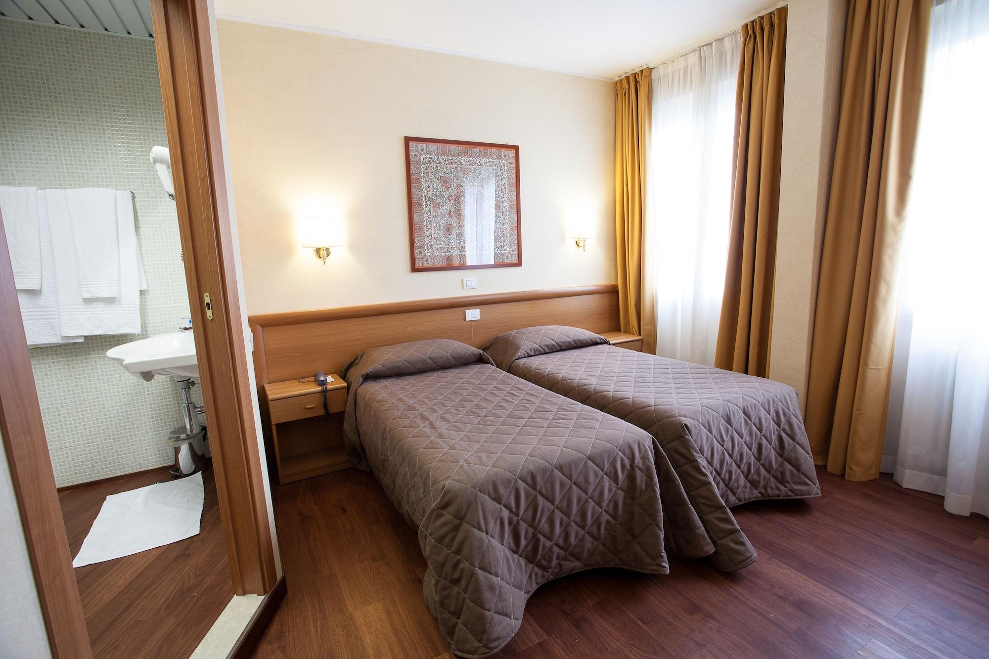 Hotel Esperia Ро Екстериор снимка