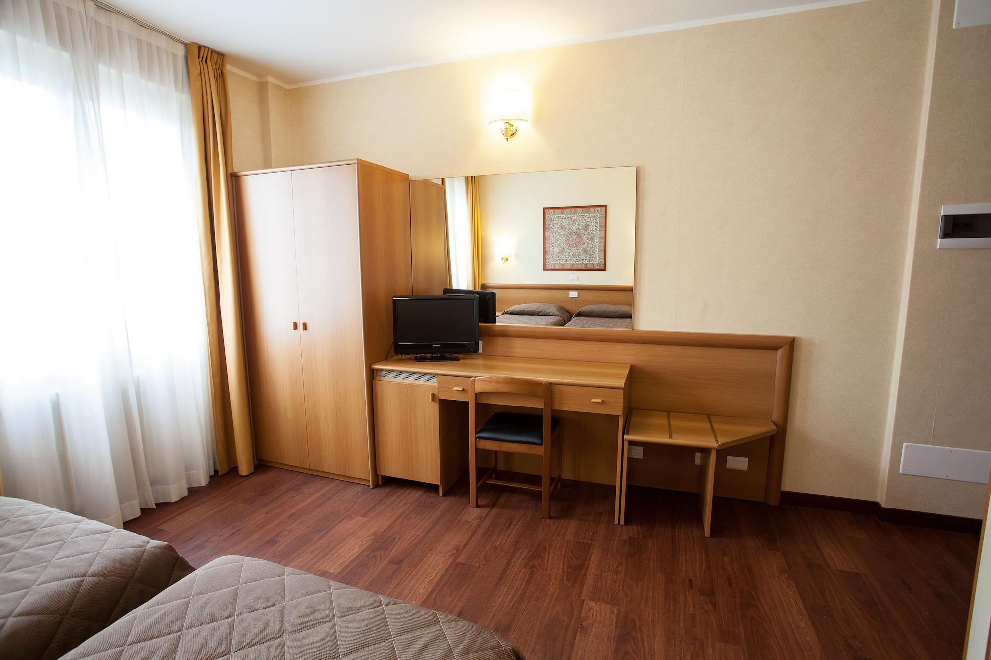 Hotel Esperia Ро Екстериор снимка
