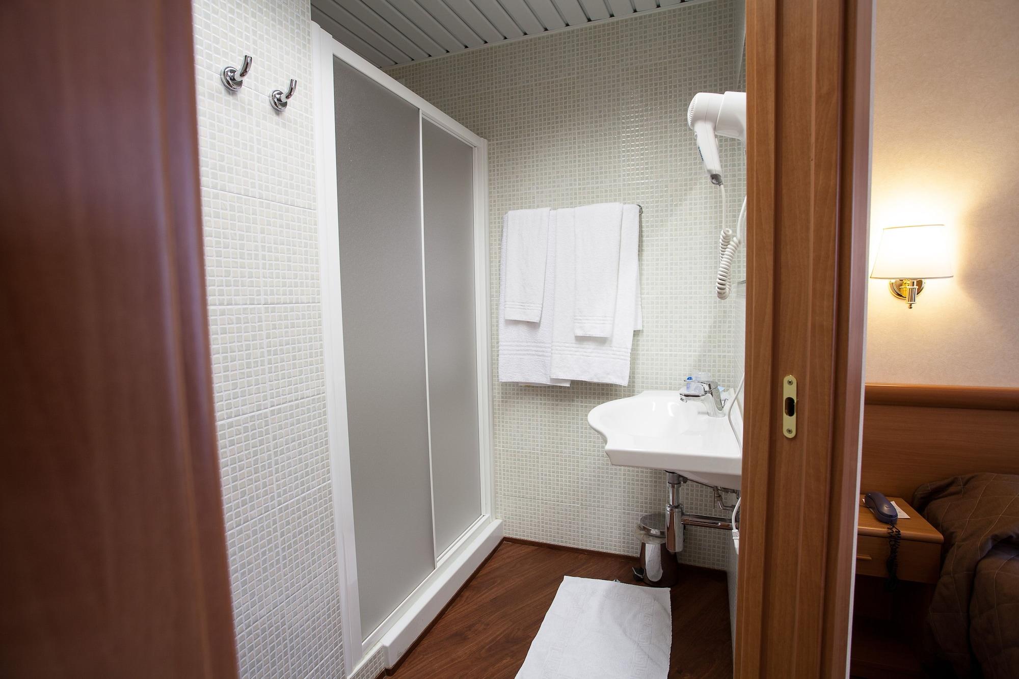Hotel Esperia Ро Екстериор снимка