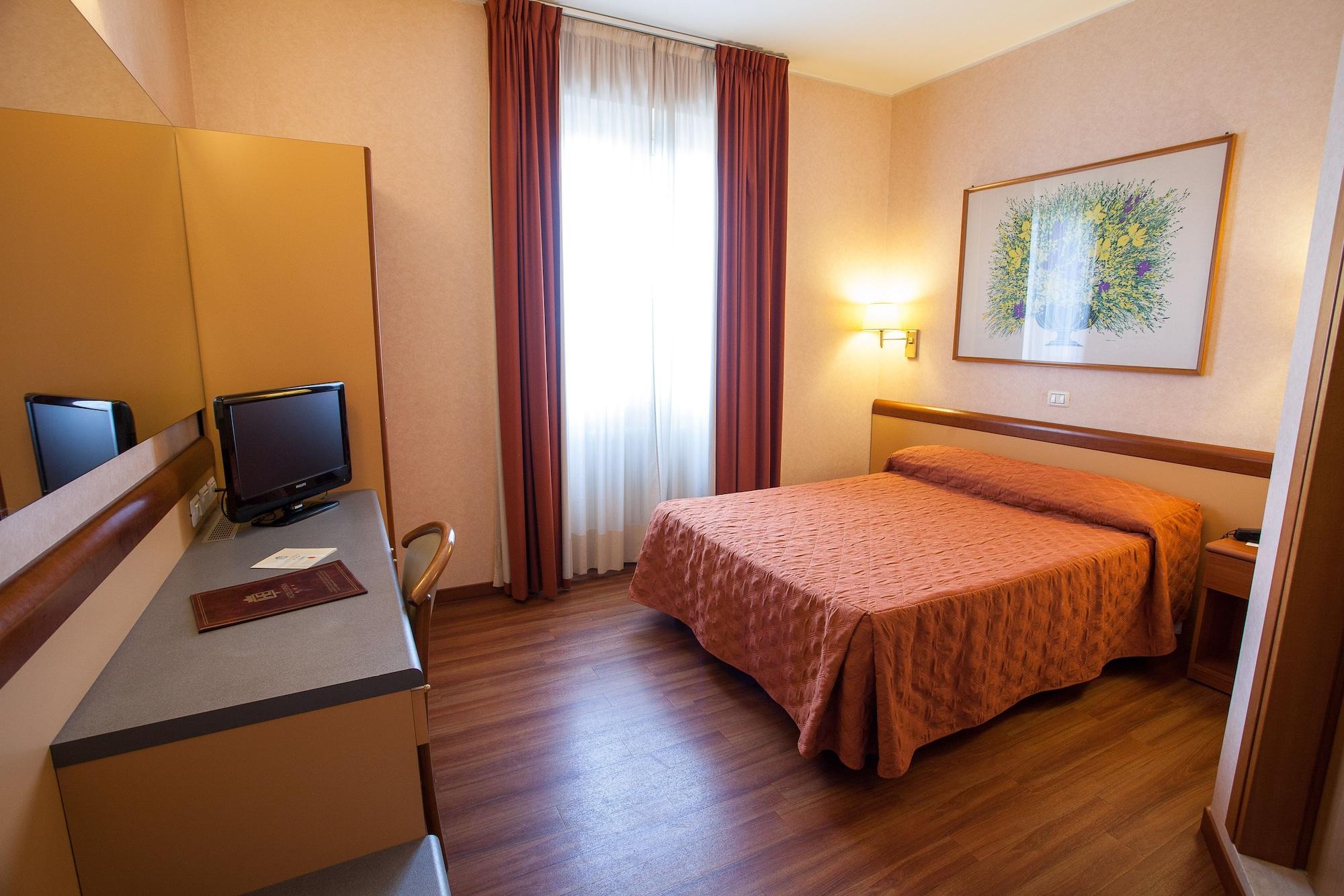 Hotel Esperia Ро Екстериор снимка