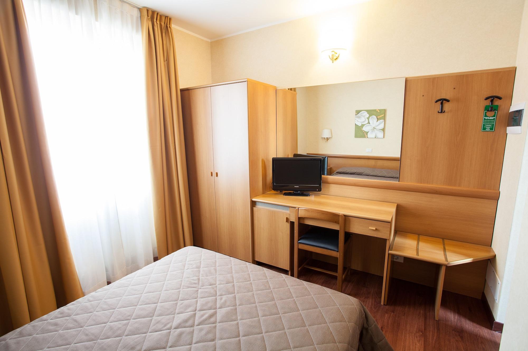 Hotel Esperia Ро Екстериор снимка