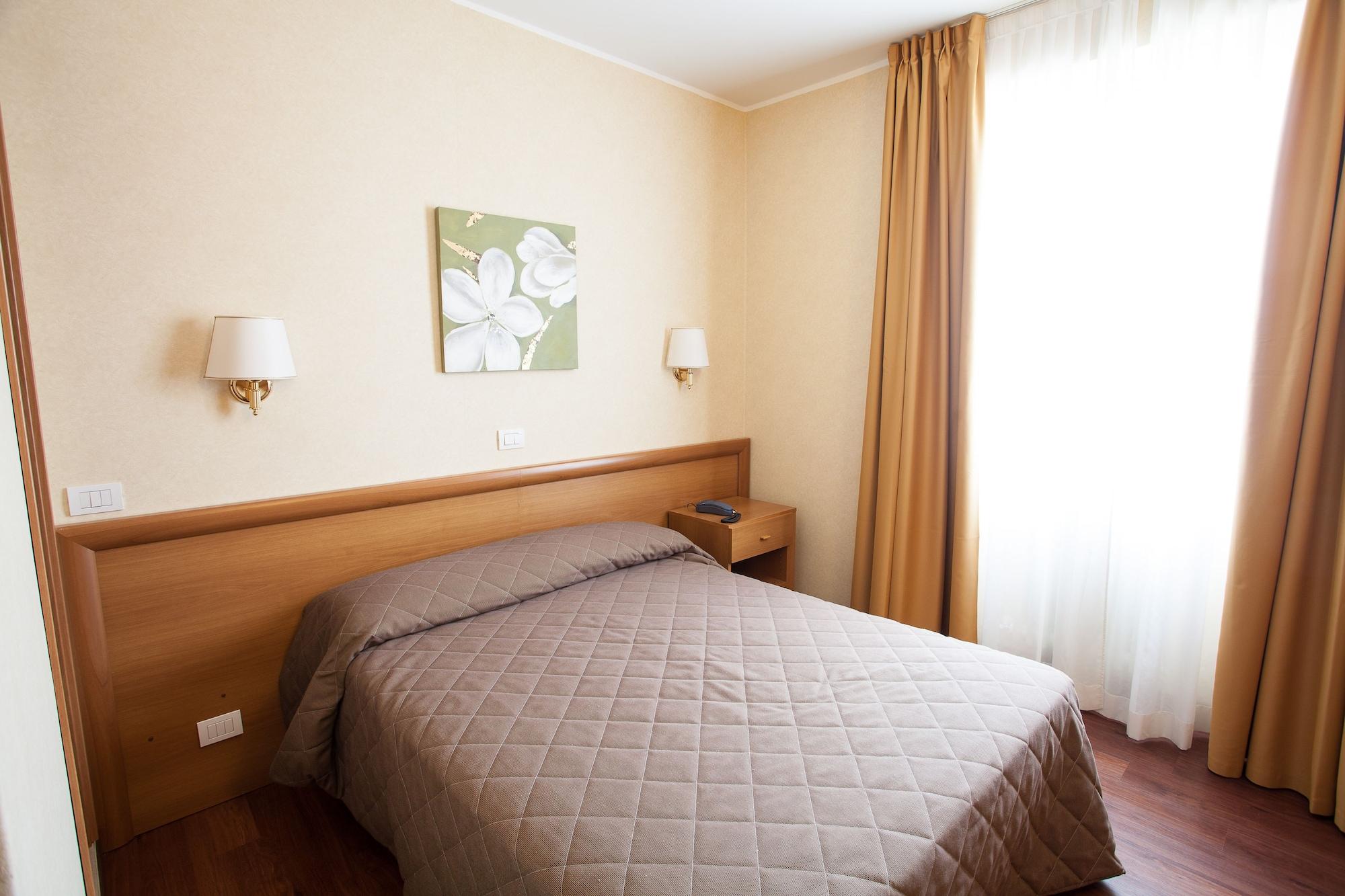 Hotel Esperia Ро Екстериор снимка