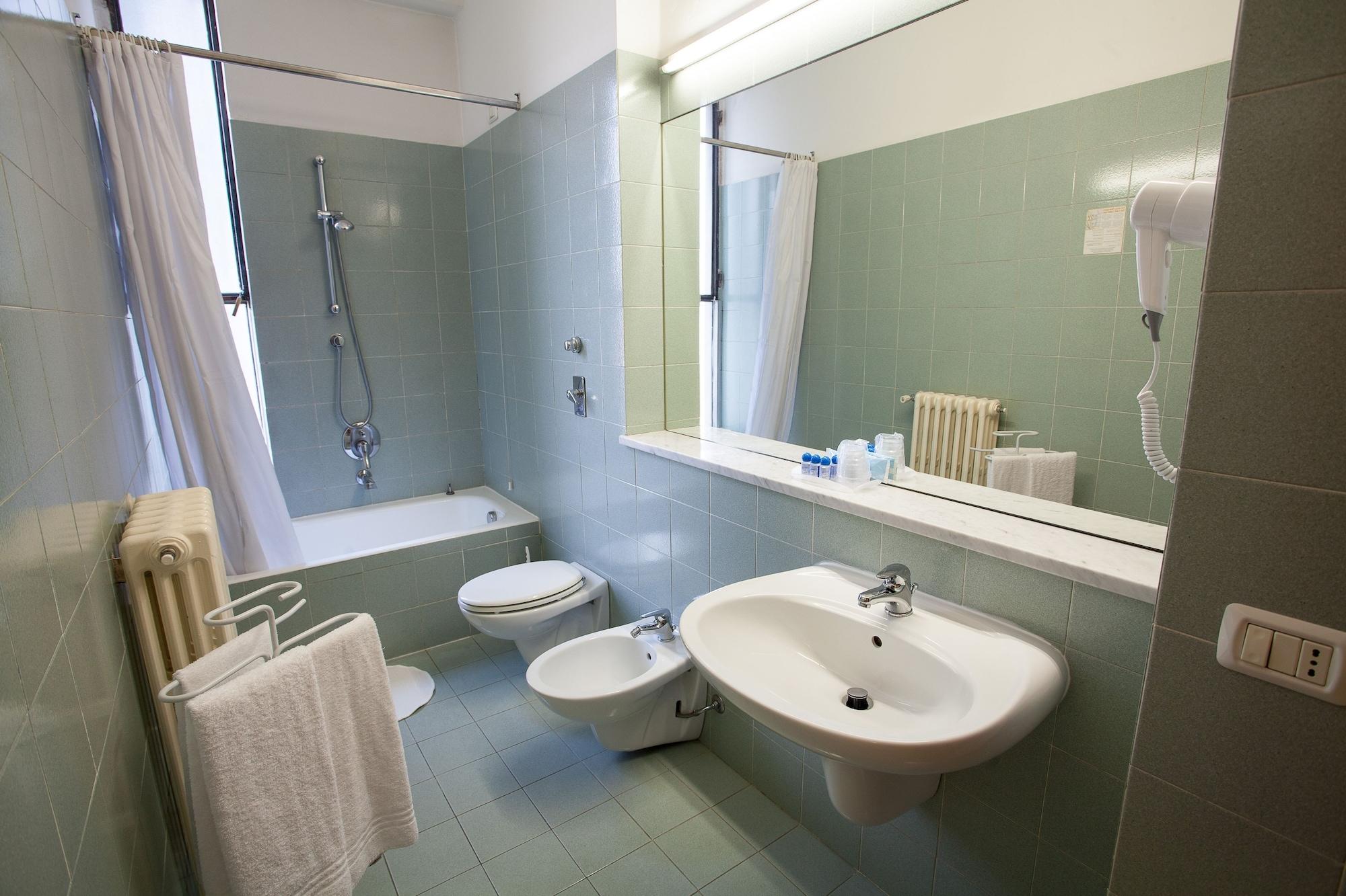 Hotel Esperia Ро Екстериор снимка