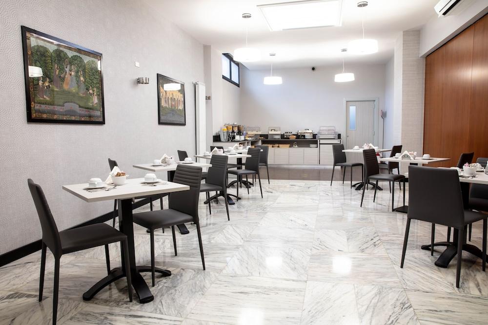 Hotel Esperia Ро Екстериор снимка