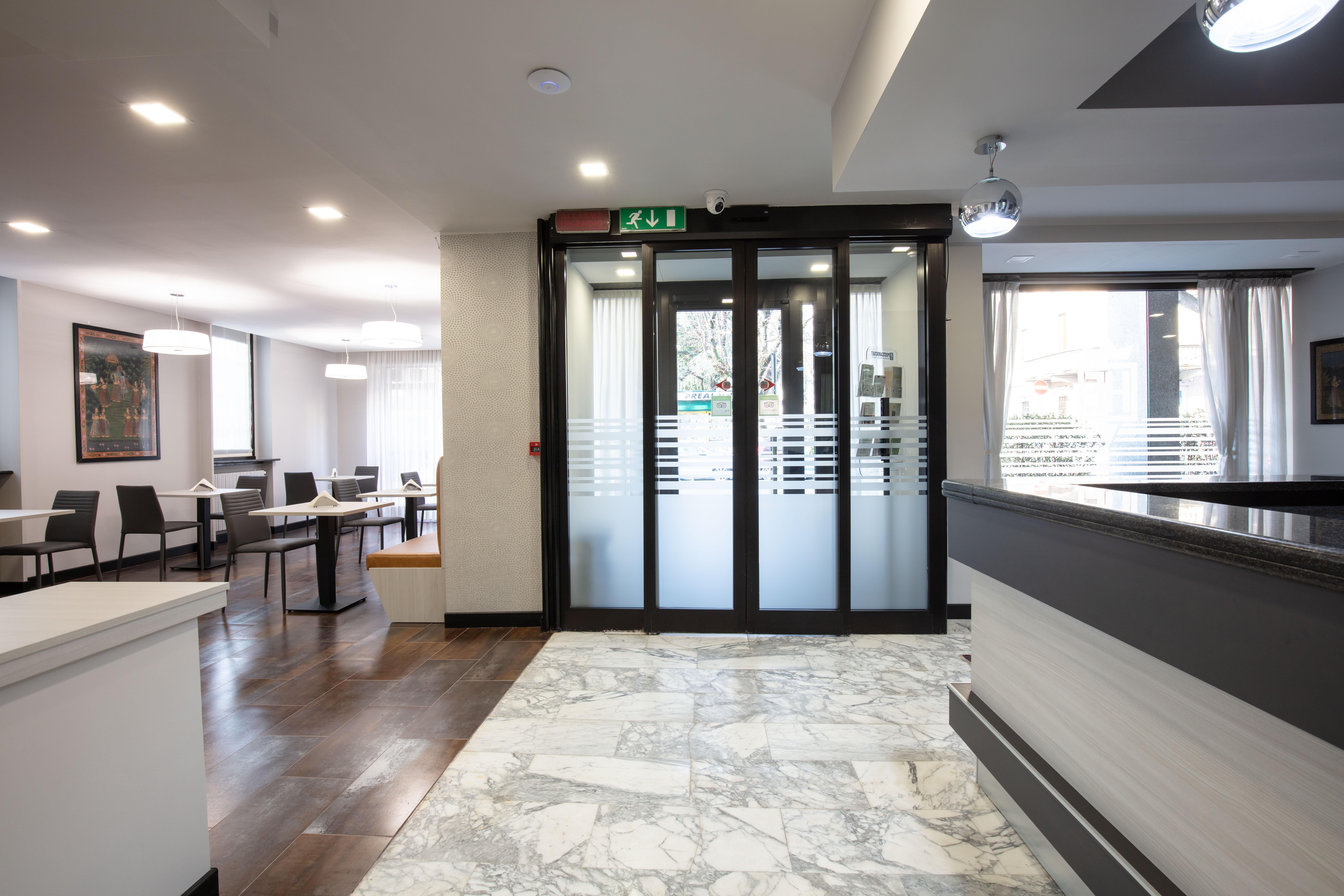 Hotel Esperia Ро Екстериор снимка