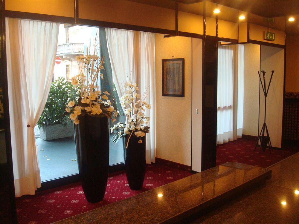 Hotel Esperia Ро Екстериор снимка