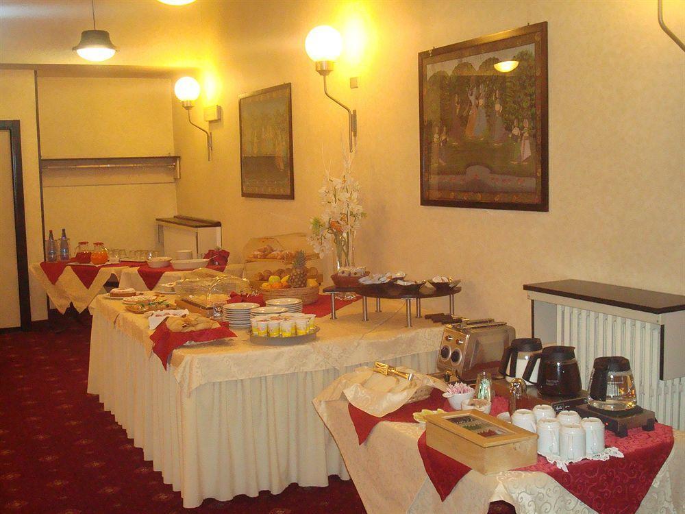 Hotel Esperia Ро Екстериор снимка